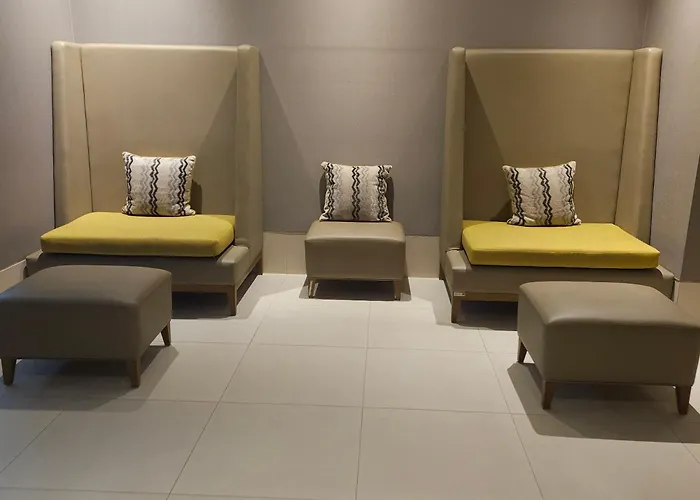 Lovely In The Heart Of Uptown Bgc - Soleil Pacific * Manila
