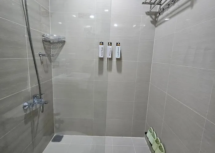 Apartment Lovely In The Heart Of Uptown Bgc - Soleil Pacific Manila