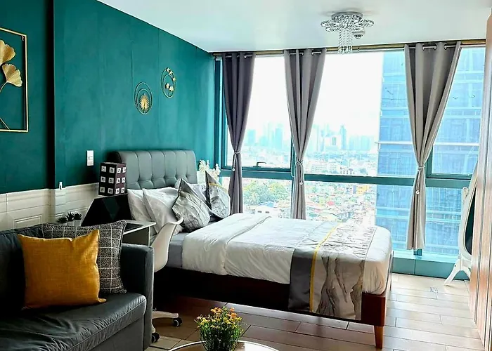 Lovely In The Heart Of Uptown Bgc - Soleil Pacific * Manila
